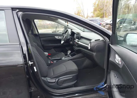 2024 Kia Forte Lxs z USA, uszkodzony, nr VIN 3KPF24AD6RE772407